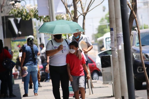 Entre las medidas presentadas se contempla la reforma al Bando de Policía y Buen Gobierno para que se eleve a obligación el uso de cubrebocas en la vía pública.