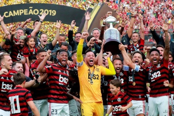 Tres futbolistas del Flamengo, así como empleados y familiares, tienen coronavirus