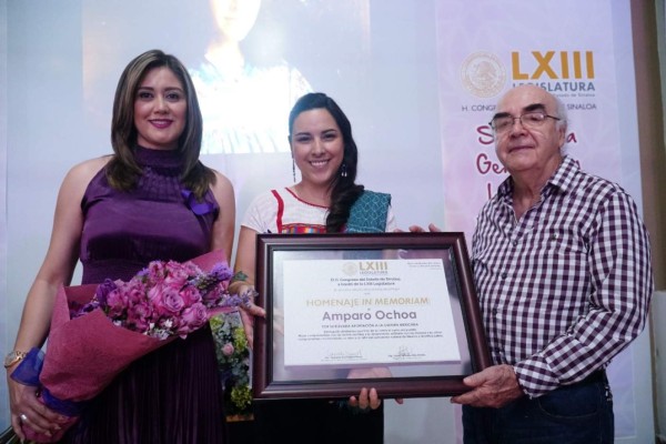 Rinde homenaje 63 Legislatura a Amparo Ochoa en el Día de la Mujer