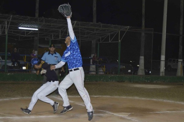 Luis Verástica anota la primera carrera de Agroempaques.