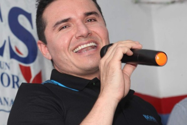 Compone en grande y para grandes el cantautor sinaloense Horacio Palencia