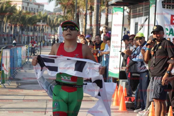 José Luis Zazueta gana en la categoría 14-15 años.