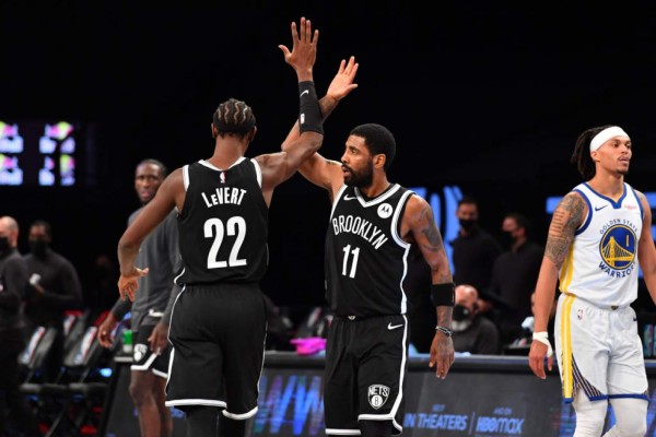 Kevin Durant cumple en su debut con los Nets