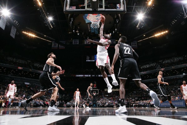 Houston Rockets saca la victoria ante Nets.