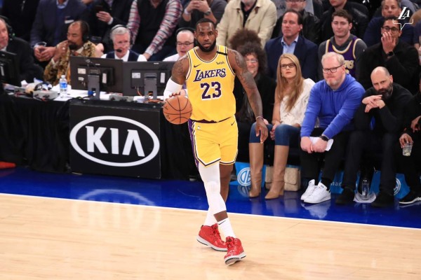 Los Ángeles Lakers festeja en el Madison Square Garden