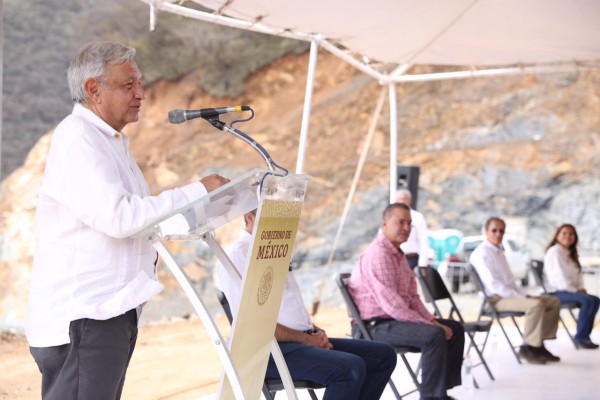 No puedo irme a cuarentena, eso quisieran los conservadores: AMLO
