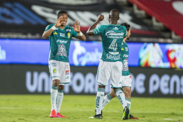 Yairo Moreno celebra el gol que le dio el triunfo al León.