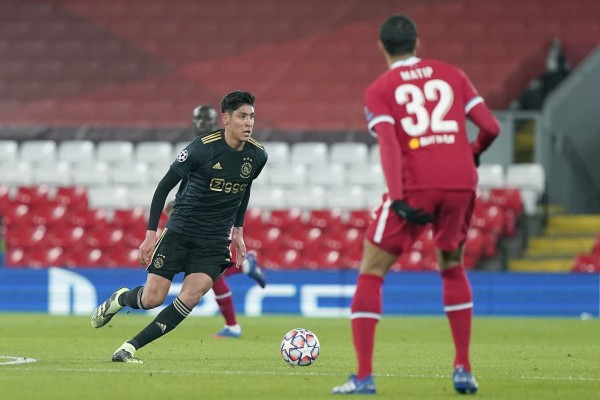 Edson Álvarez jugó bien pero Ajax perdió de visita ante el Liverpool.