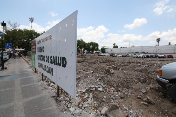 Beneficia Quirino con Centro de Salud de Culiacán a constructores irregulares de Malova