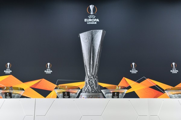 Se llevó a cabo el sorteo de la Europa League, donde habrá presencia de mexicanos. (Twitter @EuropaLeague)