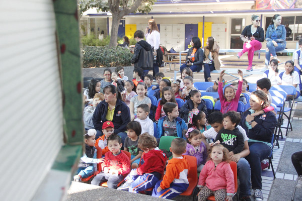 Contentos los pequeñines en la clausura de la semana cultural.