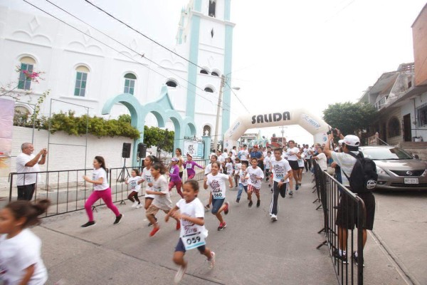 El arranque de los competidores de la Carrera Rey de Reyes 3K.