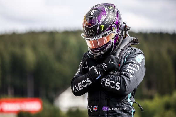 El piloto inglés camina con paso de hierro hacia su séptimo mundial. (Twitter @LewisHamilton)