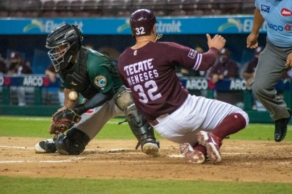 Tomateros de Culiacán asegura el juego y la serie.