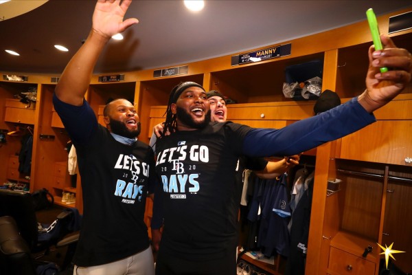 Los Rays de Tampa Bay celebraron con todo su boleto para la Serie de Campeonato de la Liga Americana. (Twitter @RaysBaseball)