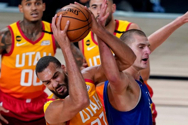 Utah Jazz aplasta a un desconocido Denver Nuggets y se adelanta 2-1