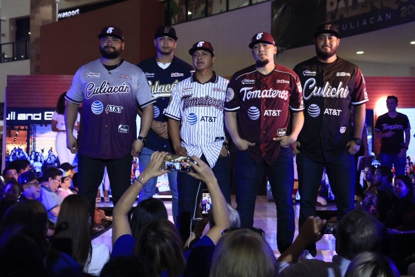 Gonzalo Sañudo, Aldo Montes, Sasagi Sánchez, José Medina y Juan López modelaron las casacas.