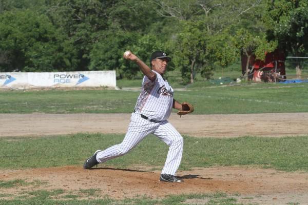 Herrería Villa hunde a Navales en el beisbol Libre del Club Chololos