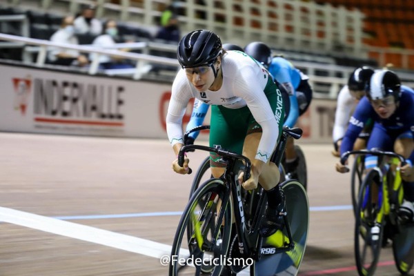 Luz Daniela Gaxiola se quedó con el primer lugar en los 200 metros lanzados.
