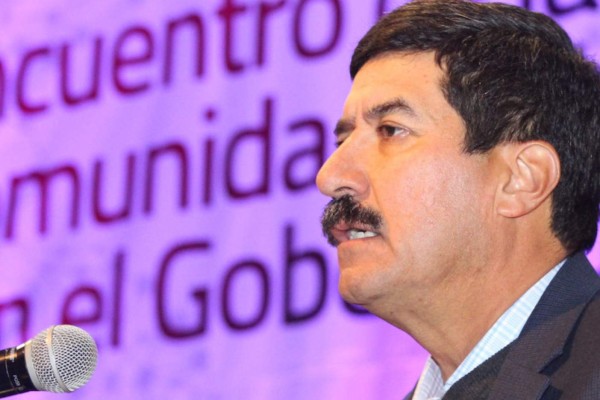 Políticos y periodistas firman carta en favor de los contrapesos