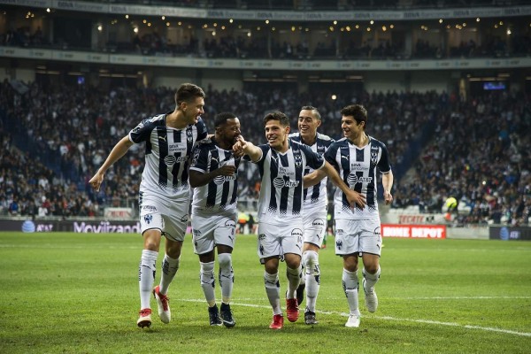 González celebra su anotación.