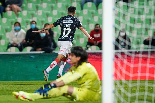 Necaxa electriza a Santos con goleada a domicilio