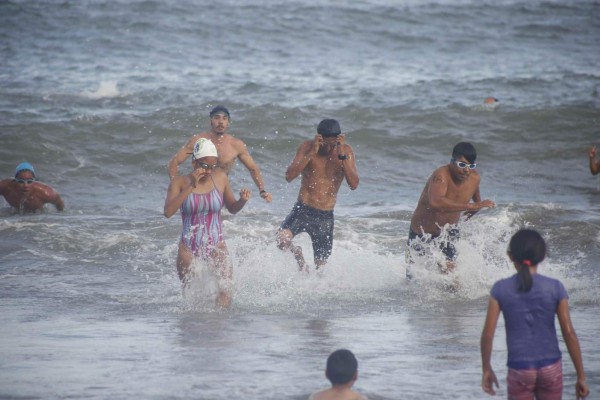 Más de 60 competidores hubo en la octava Puntuable de Natación.