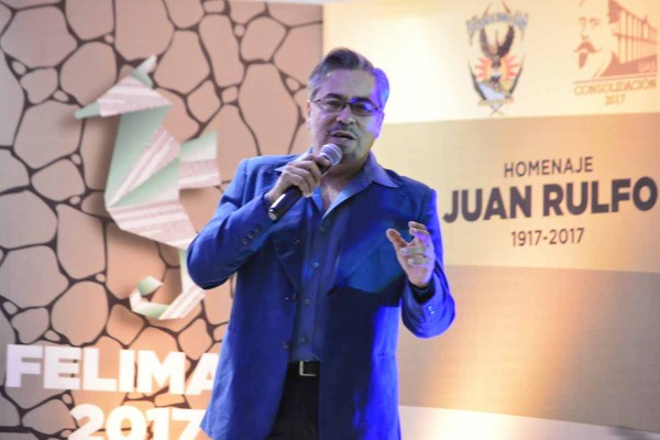 El tenor Óscar Gómez deleitó con temas de Juan Gabriel al público de la Felimaz 2017.