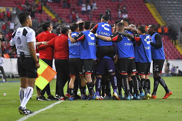 $!El campeón Atlas se mete entre los primeros cuatro