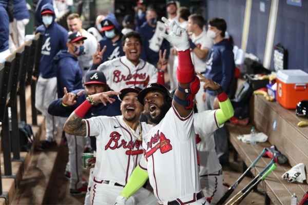 Los Bravos de Atlanta necesitan una victoria más para avanzar a la Serie Mundial. (Twitter @Braves)