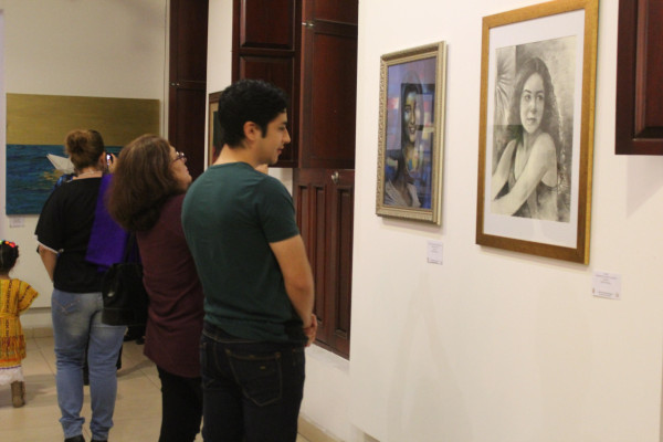 El público durante el recorrido por la exposición.