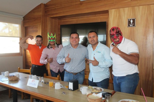 La Promotora Mr. Fuego detalla la función.