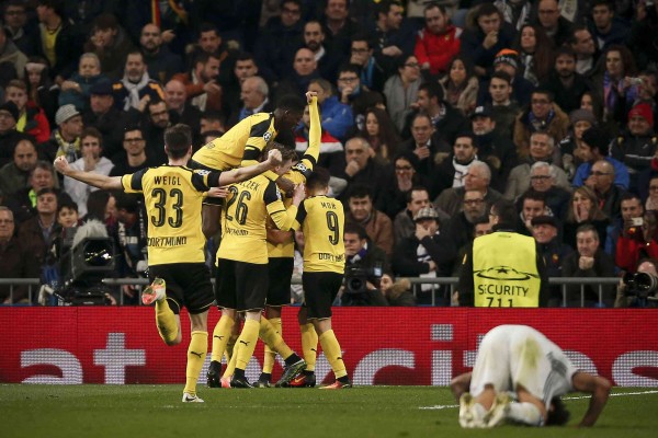 Los jugadores del Borussia Dortmund celebran tras el gol de Marco Reus.
