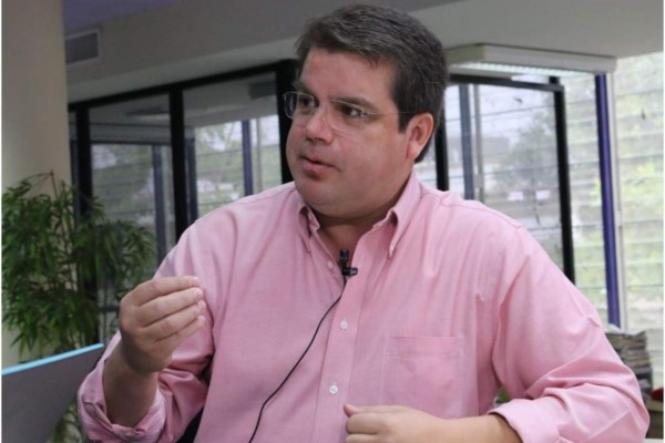 Roberto Cruz Castro.