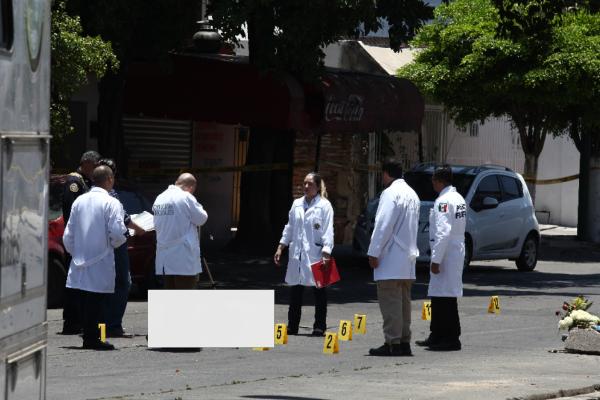 Lleva Feadle testigos clave en caso Javier Valdez; identifican el Versa en que viajaba ‘El Quillo’, que luego tenía su esposa
