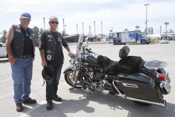 Los bikers fueron llegando al puerto para la gran fiesta que este viernes se inaugura.