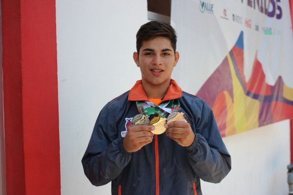 Jesús Adrián Alberto Flores Romo le dio las primeras medallas a la delegación sinaloense.