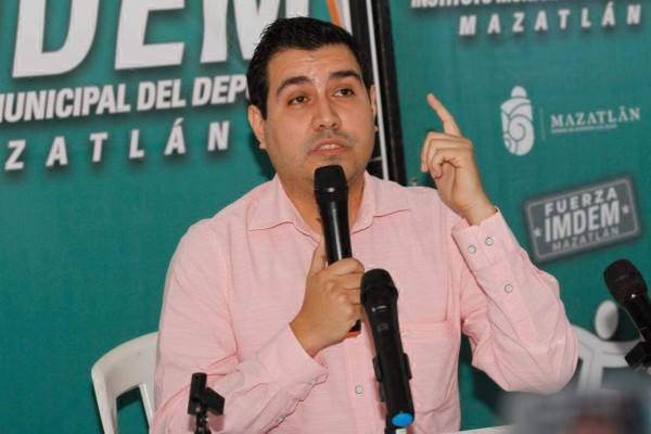 Humberto Álvarez Osuna dice que está abierto para que se le investigue.