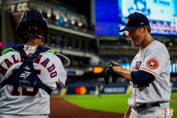 Zack Greinke sacó a relucir toda su experiencia para guiar a los Astros a una victoria importante. (Twitter @astros)