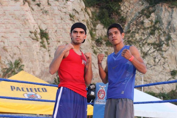 El mazatleco Pedro Guevara y el filipino Jerry Tomogdan se presentan en el entrenamiento público.