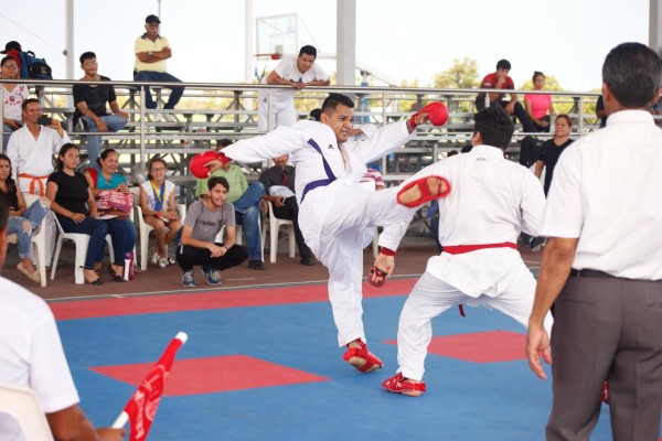 Grandes duelos se viven en la Copa Regional Datemex de Karate Do