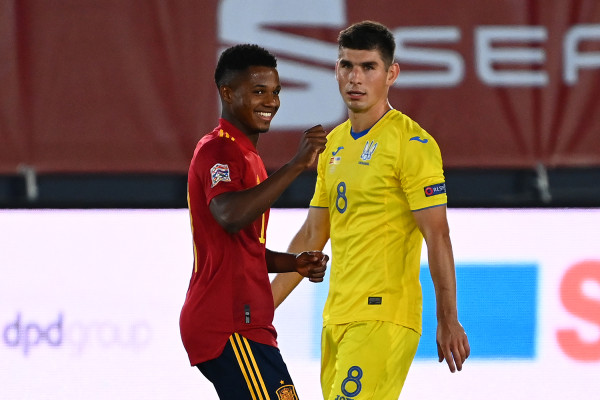 Ansu Fati destacó por España. Fotos: Twitter @EURO2020