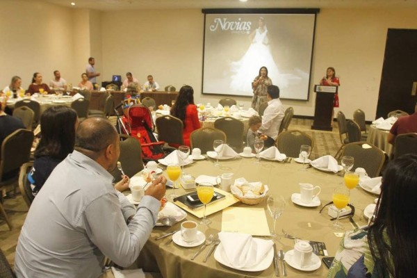 Datemex y patrocinadores de Novias El Evento se reunieron con expositores que participarán en esta sexta edición del encuentro.
