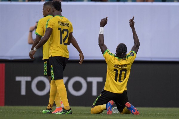 Darren Mattocks celebra su anotación. (Foto: @2010MisterChip)