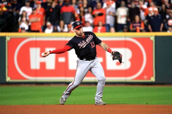 Asdrúbal Cabrera se ha adaptado como mentor de Carter Kieboom en los Nacionales de Washington
