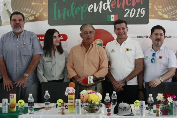 En rueda de prensa se dan detalles del torneo.