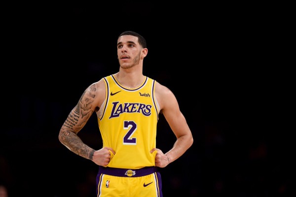 Lonzo Ball tiene una lesión en el tobillo izquierdo.