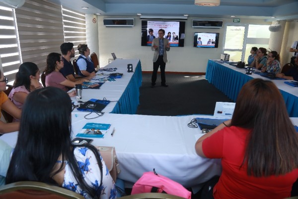 Active English imparte curso a profesores de secundaria