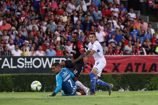 Cruz Azul se impone 2-0 al Atlas.