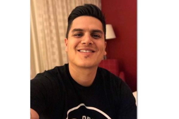 Regulo Caro lanza 'Mi guitarra y yo Vol. 3'